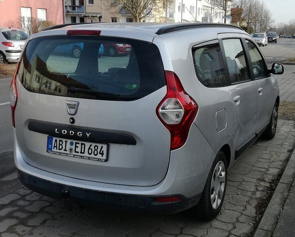 Gebraucht Dacia Lodgy Lauréate 83 PS (61 kW) 2013 Silber metallic Van / Kleinbus