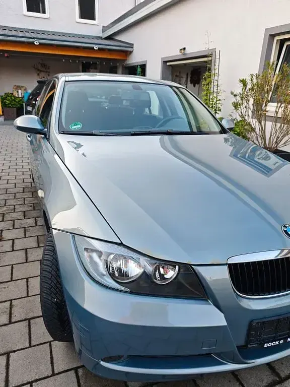 Gebraucht BMW 318 129 PS (94 kW) 2007 Grau Limousine