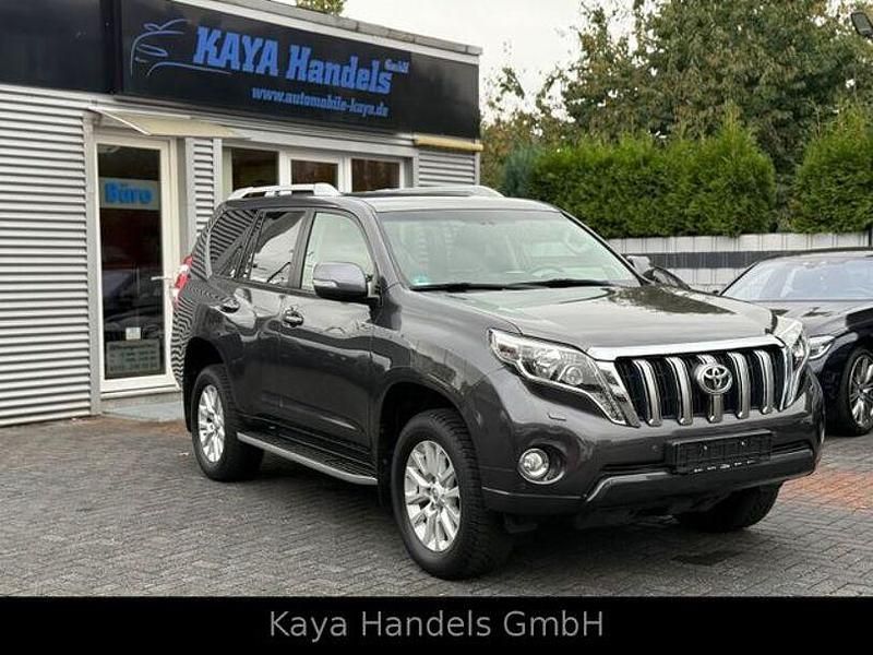 Grau Gebraucht 2017 Toyota Land Cruiser Executive SUV | 33.999 € - Bild 1/4