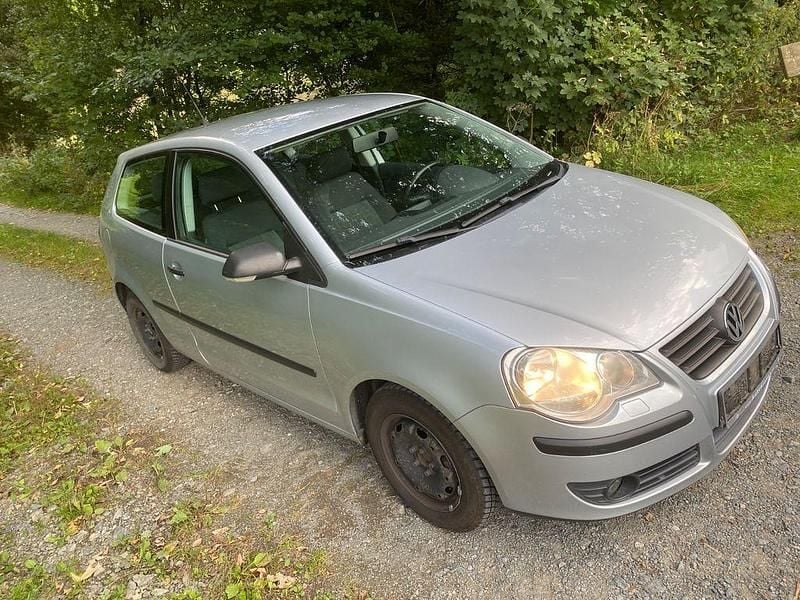 Grau Gebraucht 2007 VW Polo Limousine | 1.300 € (Superpreis) - Bild 1/4
