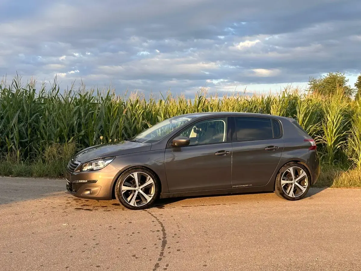 Gebraucht Peugeot 308 Allure 110 PS (80 kW) 2017 Grau Limousine