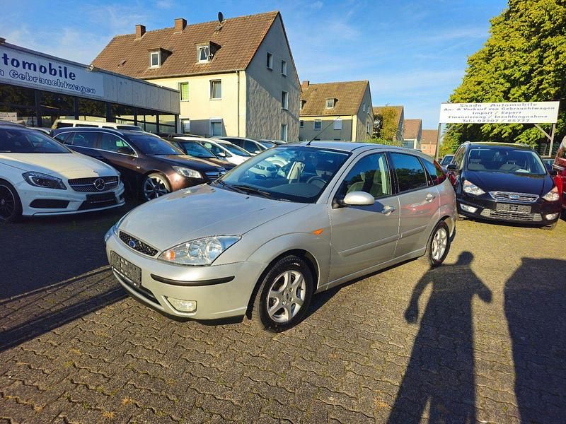 Gebraucht Ford Focus Ghia 101 PS (74 kW) 2003 Silber Limousine