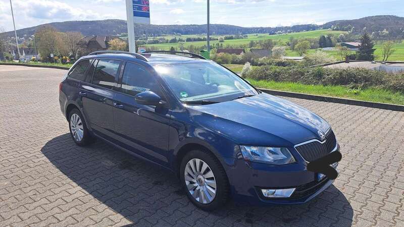 Blau Gebraucht 2016 Skoda Octavia Kombi | 4.950 € (Superpreis) - Bild 1/4