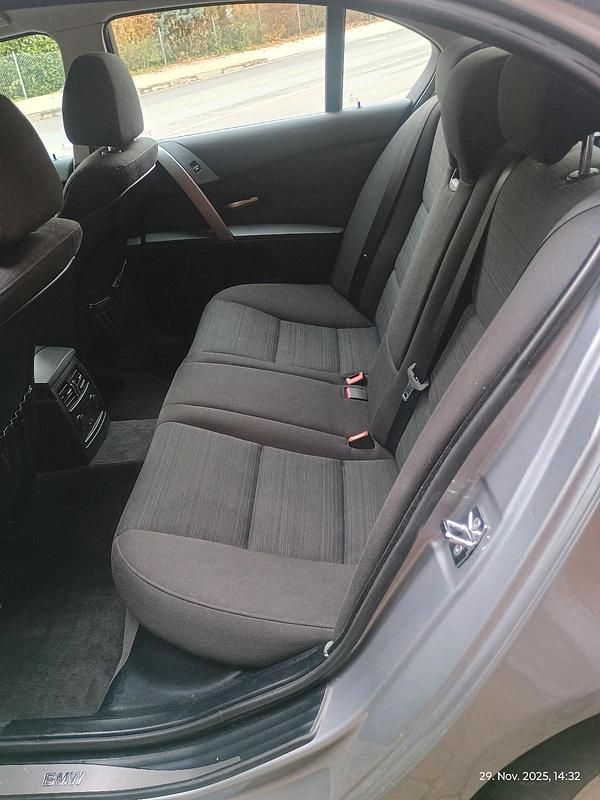 Gebraucht BMW 523 177 PS (130 kW) 2007 Grau Limousine