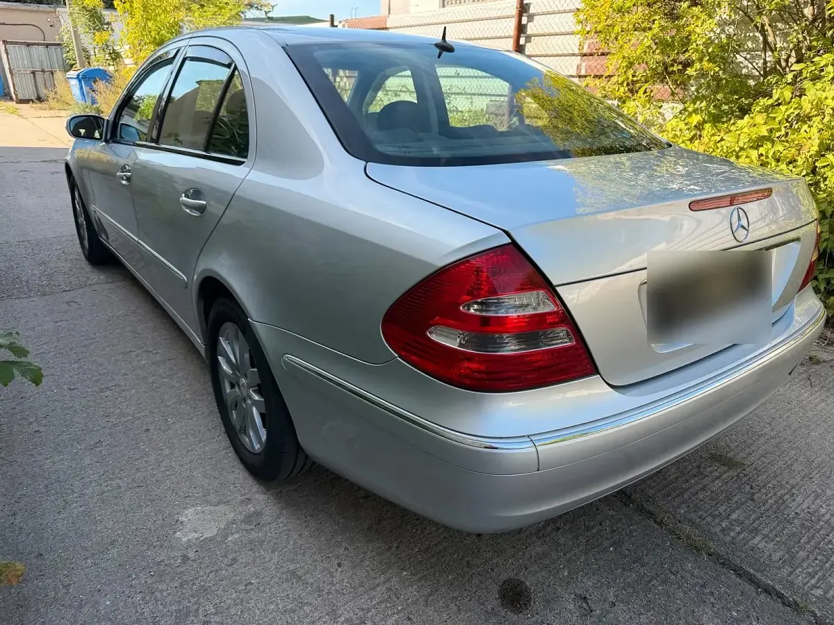 Gebraucht Mercedes E200 Elegance 163 PS (119 kW) 2005 Grau Limousine