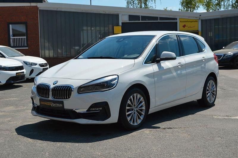 Alpinweiss iii Gebraucht 2021 BMW 220 Luxury Line Van / Kleinbus | 25.900 € (Fairer Preis) - Bild 1/4