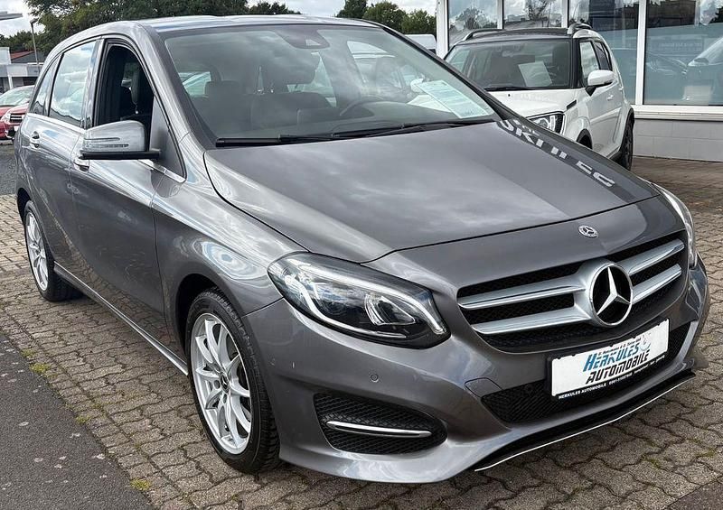 Grau Gebraucht 2017 Mercedes B200 Van / Kleinbus | 19.890 € (Etwas zu teuer) - Bild 1/4