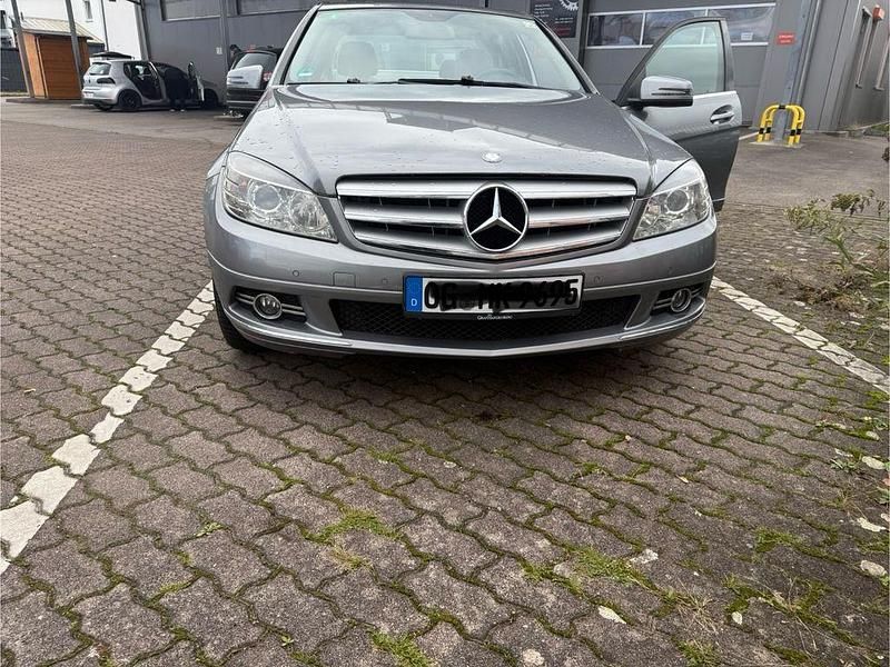 Silber Gebraucht 2010 Mercedes C250 Limousine | 6.600 € (Fairer Preis) - Bild 1/4