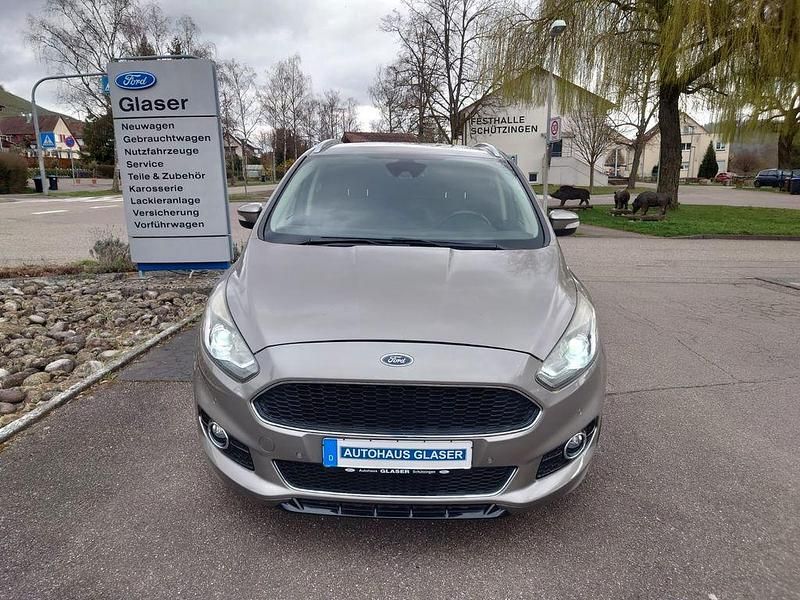 Gebraucht Ford S-MAX Titanium 179 PS (131 kW) 2016 Silber Van / Kleinbus
