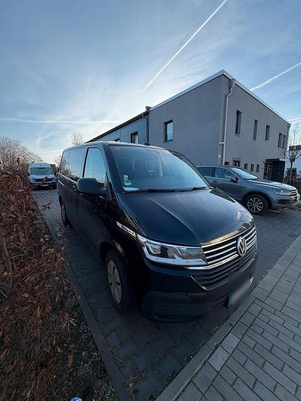 Schwarz Gebraucht 2024 VW Caravelle Van / Kleinbus | 42.700 € (Superpreis) - Bild 1/4