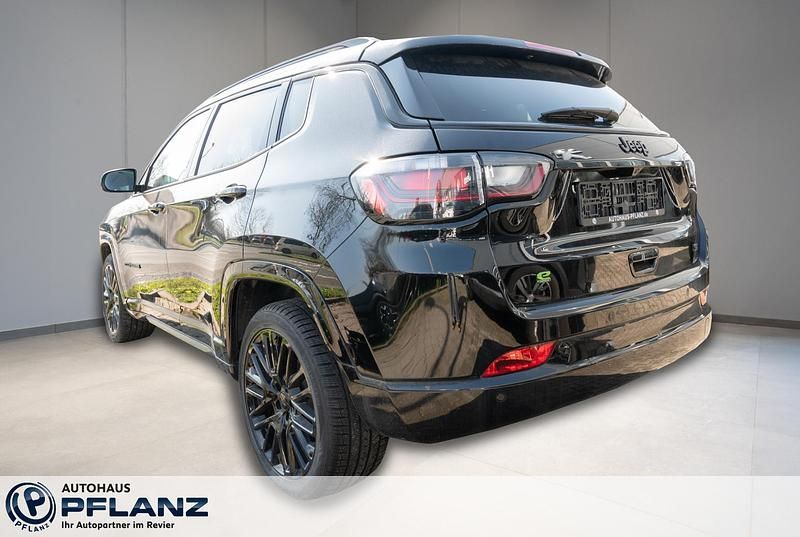 Gebraucht Jeep Compass 131 PS (96 kW) 2024 Schwarz SUV