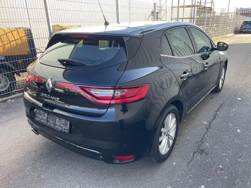 Gebraucht Renault Mégane IV Intens 132 PS (97 kW) 2017 Schwarz Limousine