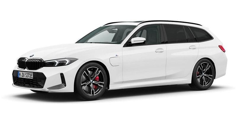 Weiß Gebraucht 2025 BMW 330e Comfort Edition Kombi | 52.242 € (Teuer) - Bild 1/4