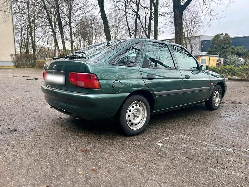 Gebraucht Ford Escort 115 PS (84 kW) 1999 Grün Limousine