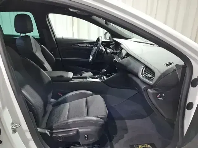 Gebraucht Opel Insignia Innovation 165 PS (121 kW) 2018 Weiß, abalone weiß Limousine