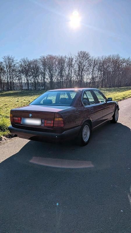 Gebraucht BMW 518 116 PS (85 kW) 1995 Rot Limousine