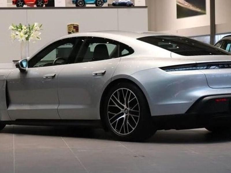Gebraucht Porsche Taycan Sport 350 kW (476 PS) 2021 Dolomitsilber Kombi
