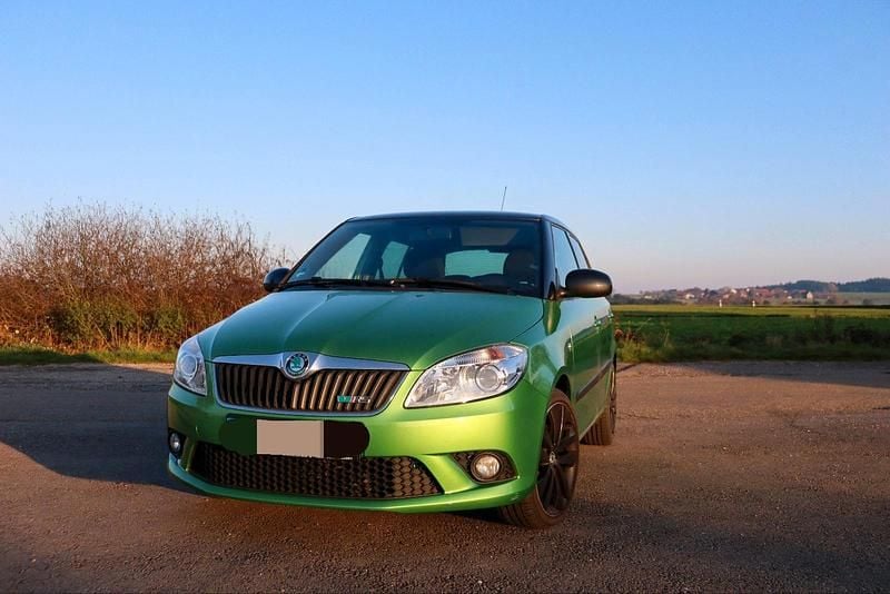 Grün Gebraucht 2011 Skoda Fabia RS Limousine | 6.500 € (Fairer Preis) - Bild 1/4