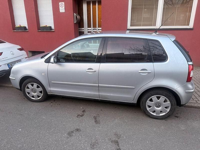 Gebraucht VW Polo Basis 64 PS (47 kW) 2003 Silber Limousine