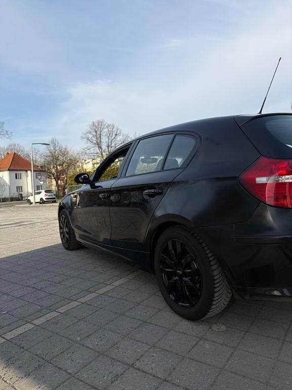 Gebraucht BMW 116 122 PS (89 kW) 2007 Schwarz Kleinwagen