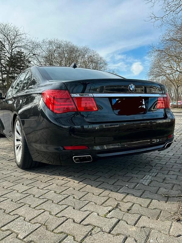 Gebraucht BMW ActiveHybrid 7 465 PS (342 kW) 2012 Schwarz Limousine