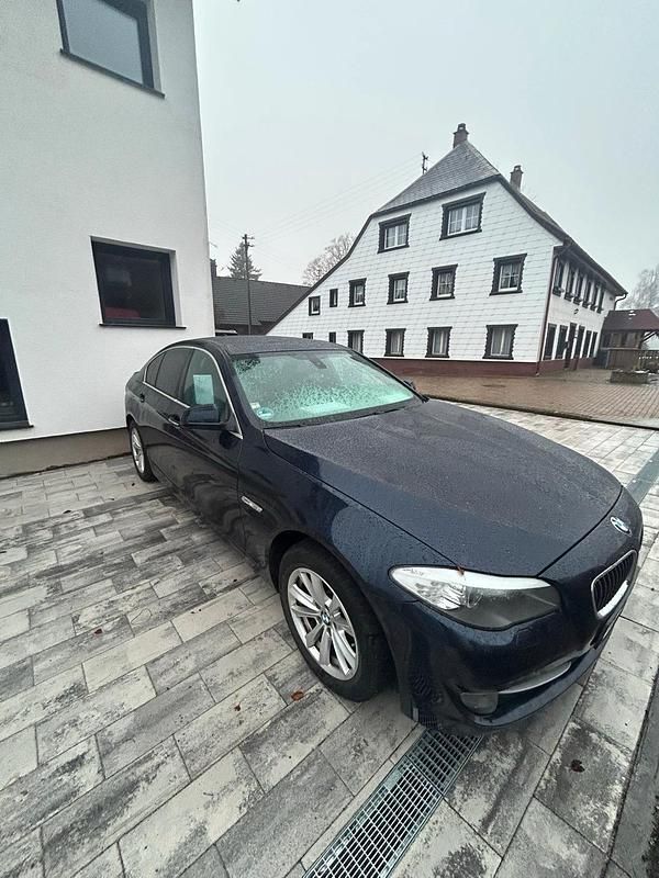 Blau Gebraucht 2010 BMW 520 Limousine | 7.800 € (Guter Preis) - Bild 1/4