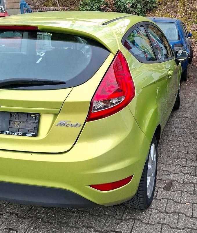 Gebraucht Ford Fiesta 82 PS (60 kW) 2011 Grün Kleinwagen