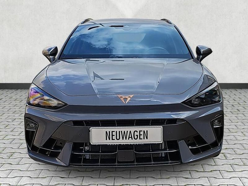 Neu Cupra Leon VZ 333 PS (244 kW) 2025 Taigagrau metallic Kombi