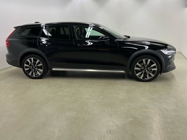 Gebraucht Volvo V60 CC Pro 197 PS (144 kW) 2021 Black stone Kombi