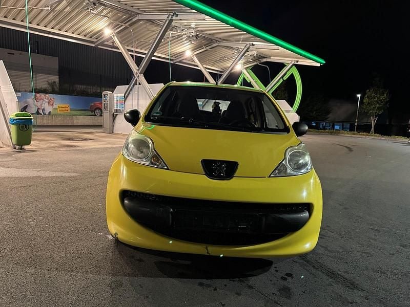 Gelb Gebraucht 2007 Peugeot 107 Kleinwagen | 1.000 € (Fairer Preis) - Bild 1/4