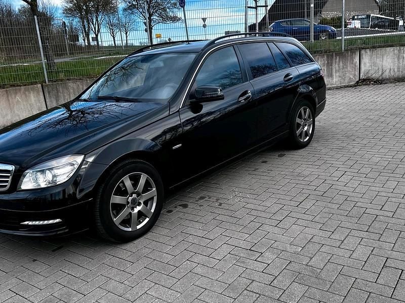 Gebraucht Mercedes C220 170 PS (125 kW) 2011 Schwarz Kombi