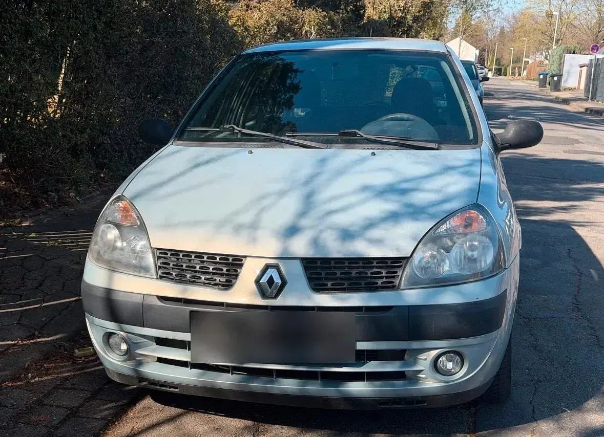 Second-hand Renault Clio II 75 CP (55 kW) 2002 Gri Hatchback