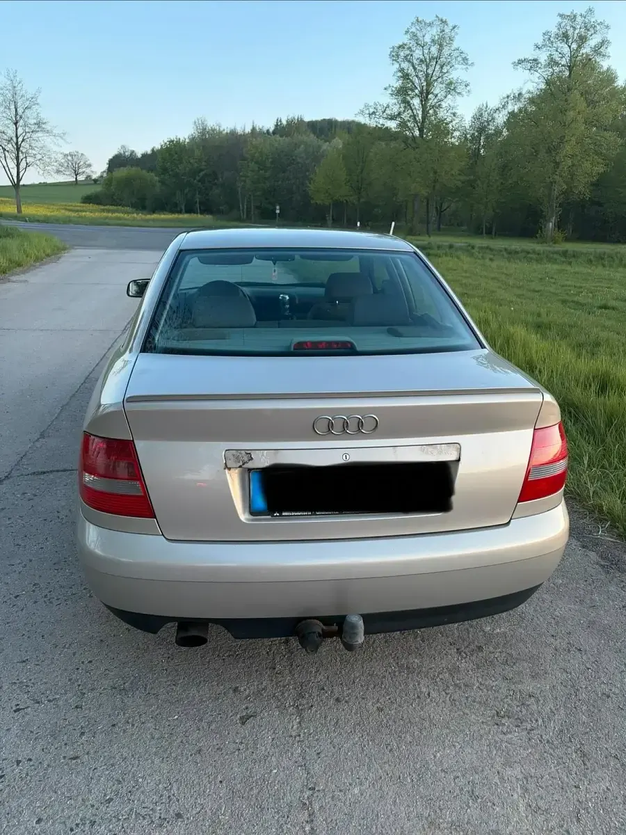 Brugt Audi A4 Design 101 HK (74 kW) 1999 Sedan