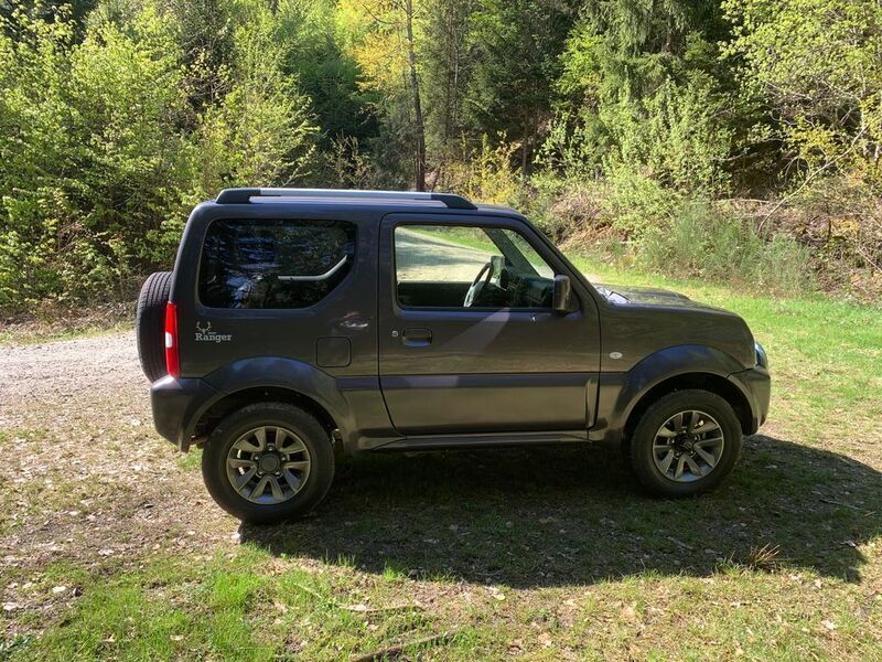 Grau Gebraucht 2016 Suzuki Jimny Club SUV | 12.900 € (Fairer Preis) - Bild 1/4