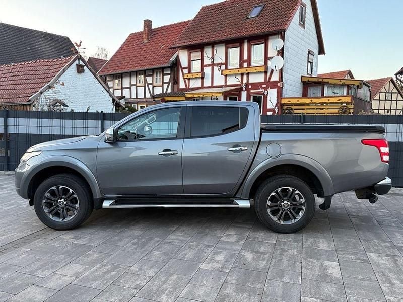 Gebraucht Mitsubishi L200 Plus 181 PS (133 kW) 2016 Grau Pickup
