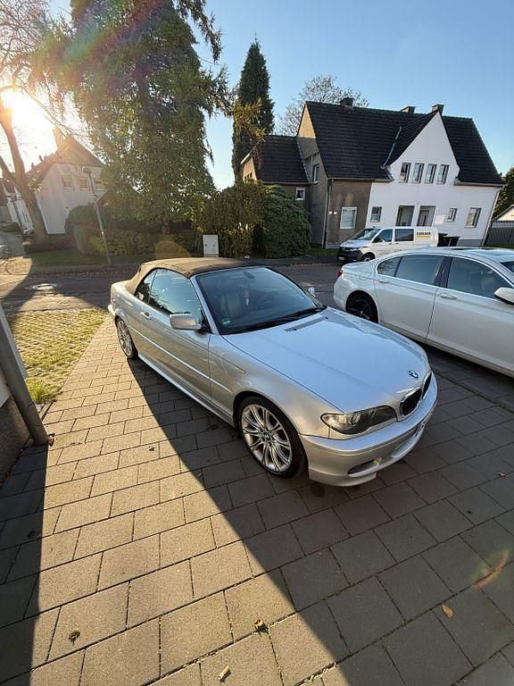 Silber Gebraucht 2005 BMW 320 Cabriolet M Sport Cabrio | 7.490 € (Guter Preis) - Bild 1/4