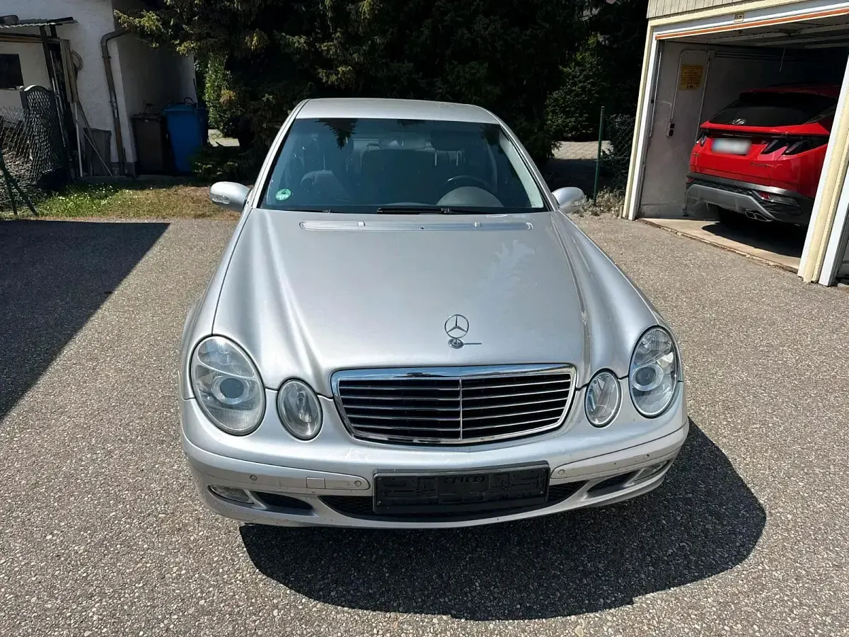 Gebraucht Mercedes E220 150 PS (110 kW) 2004 Silber Limousine