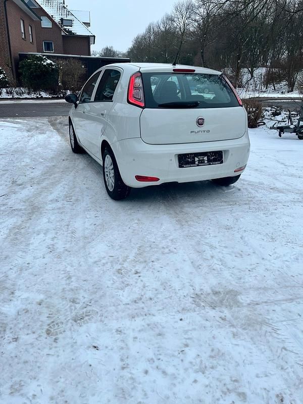 Gebraucht Fiat Punto Lounge 69 PS (50 kW) 2015 Weiß Kleinwagen