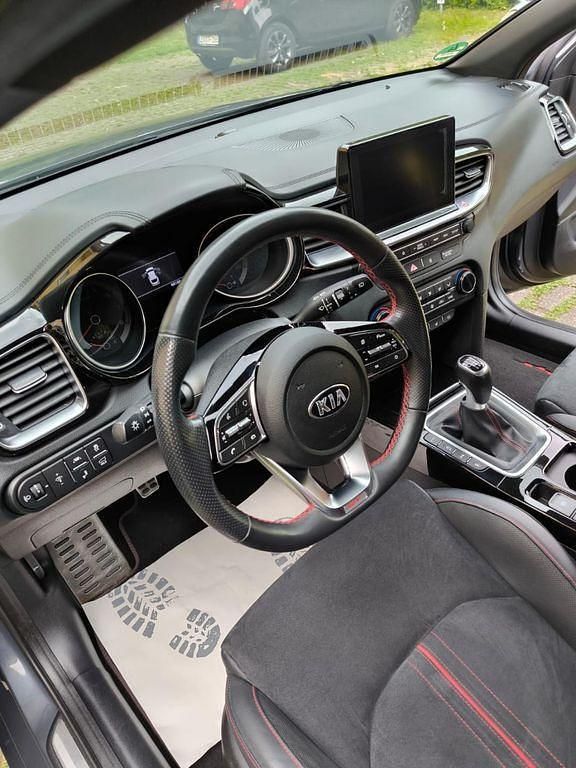 Grau Gebraucht 2020 Kia ProCeed Kleinwagen | 20.450 € (Superpreis) - Bild 1/4