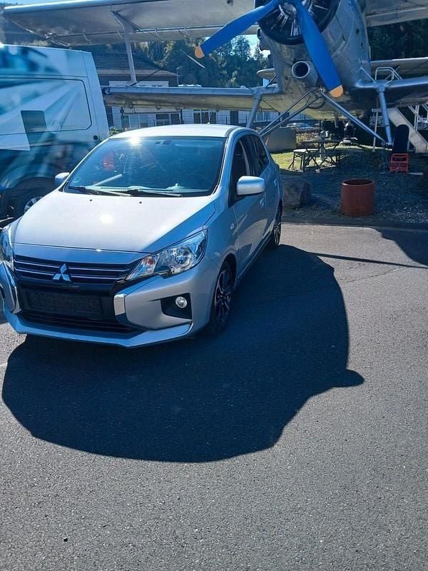 Silber Gebraucht 2021 Mitsubishi Space Star Edition+ Kleinwagen | 10.699 € (Superpreis) - Bild 1/4