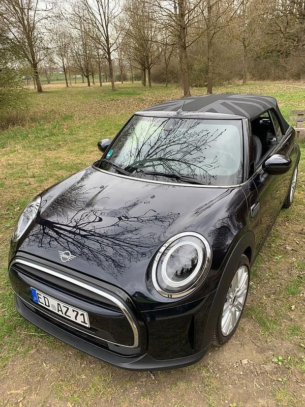 Używany Mini Cooper 136 KM (100 kW) 2024 Czarny Hatchback
