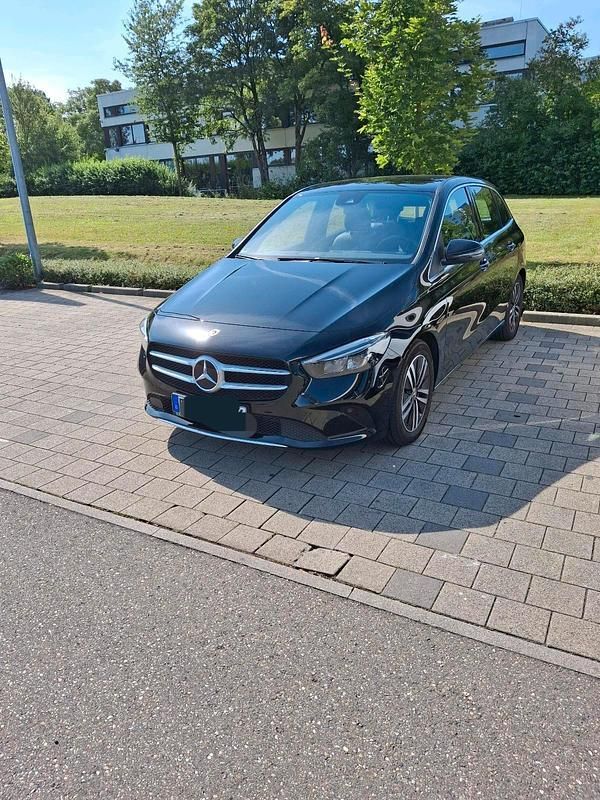 Schwarz Gebraucht 2025 Mercedes B180 Van / Kleinbus | 27.000 € (Guter Preis) - Bild 1/4