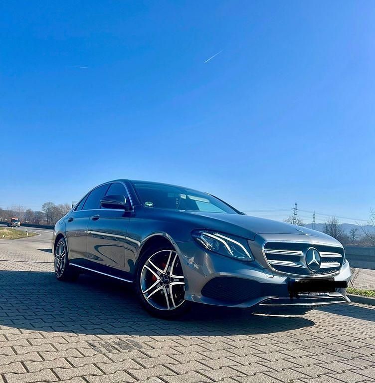 Gebraucht Mercedes E220 Avantgarde 194 PS (142 kW) 2016 Grau Limousine