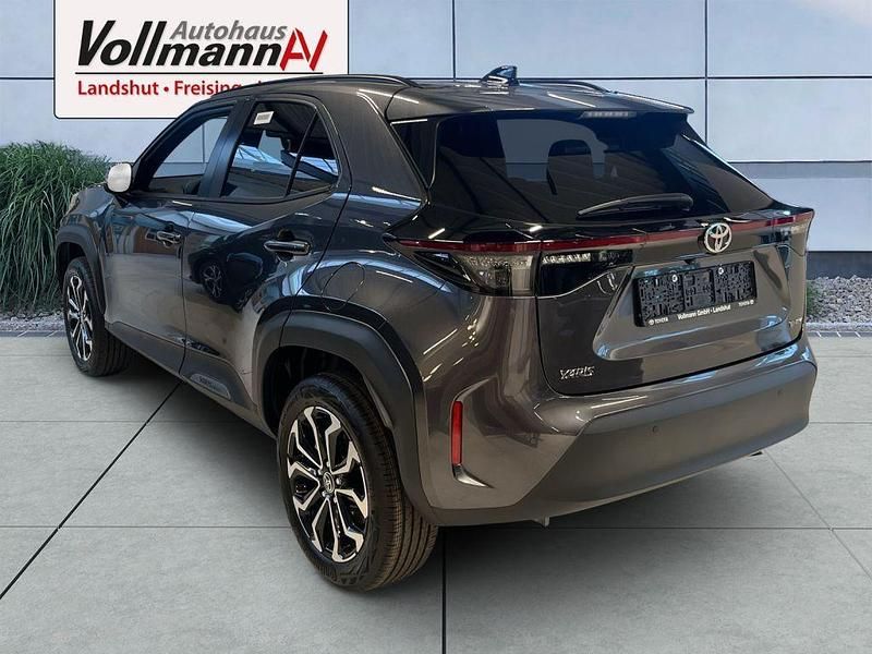 Neu Toyota Yaris Cross 131 PS (96 kW) 2025 Grau SUV