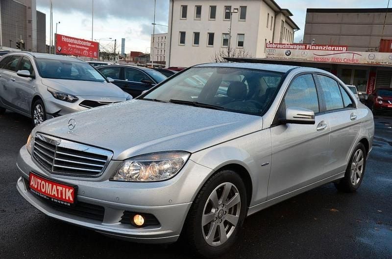 Silber Gebraucht 2010 Mercedes C180 Limousine | 13.900 € (Teuer) - Bild 1/4