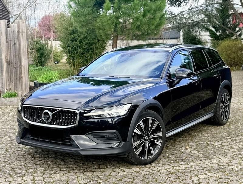 Gebraucht Volvo V60 CC 197 PS (144 kW) 2022 Schwarz Kombi
