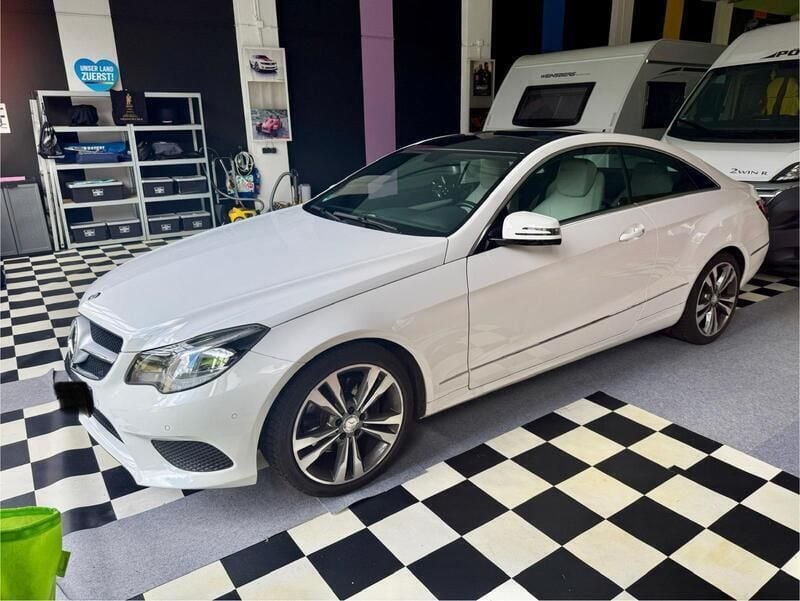 Weiß Gebraucht 2016 Mercedes E200 Coupé | 23.800 € (Guter Preis) - Bild 1/4