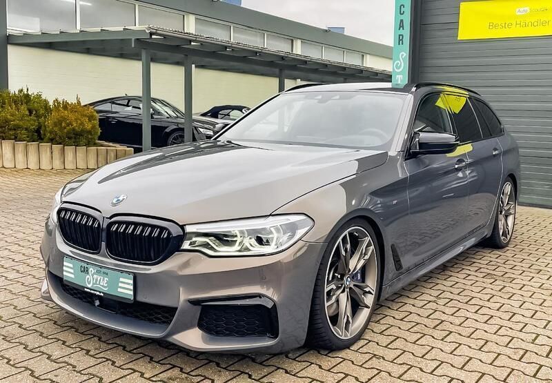 Grau metallic Gebraucht 2019 BMW M550 Performance Limousine | 41.850 € (Fairer Preis) - Bild 1/4
