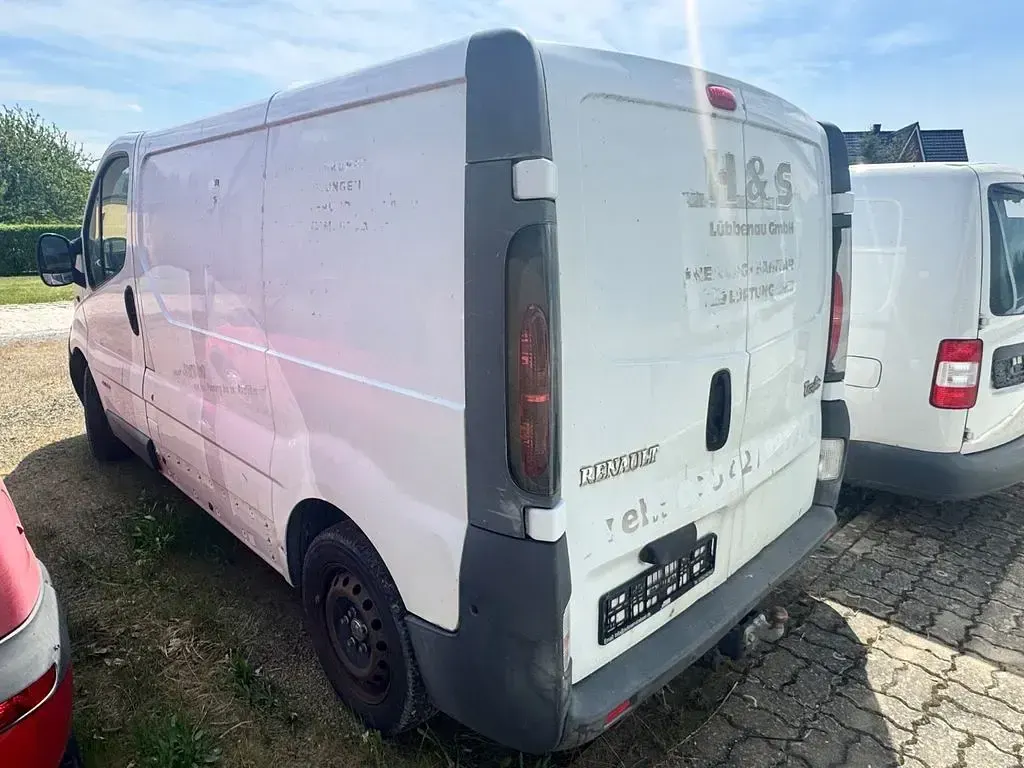 Gebraucht Renault Trafic 82 PS (60 kW) 2004 Weiß Van / Kleinbus