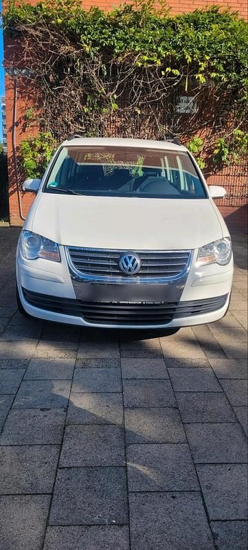 Weiß Gebraucht 2008 VW Touran Van / Kleinbus | 2.950 € (Fairer Preis) - Bild 1/4